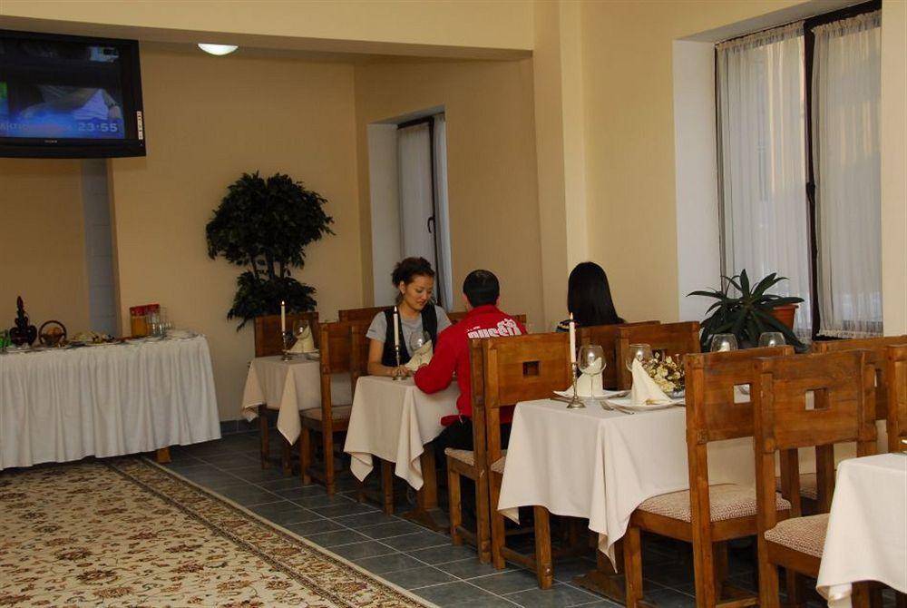 Saraishyq Hotel Alma-Ata Buitenkant foto